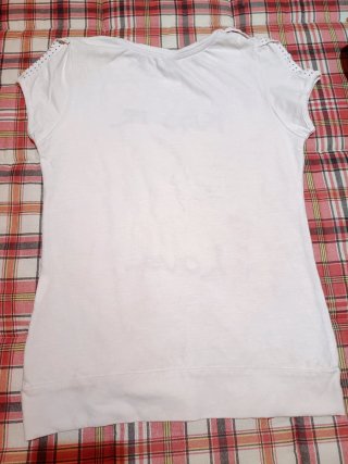 Camiseta con tirantes rojos y dibujo talla 16.