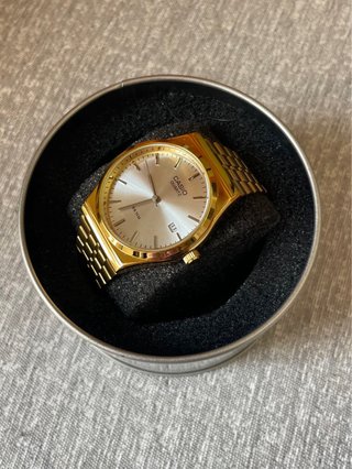 Reloj Casio MTP Dorado Con Dial Blanco