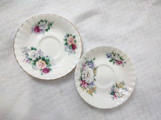 Lote 2 platillos porcelana Bone Chin. Royal albert