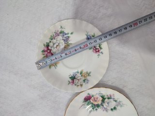 Lote 2 platillos porcelana Bone Chin. Royal albert