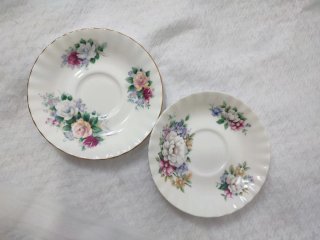 Lote 2 platillos porcelana Bone Chin. Royal albert