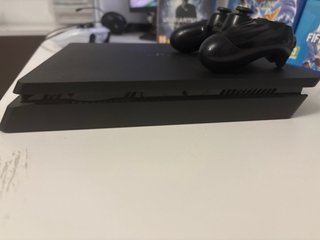PS4 Slim Negra + 5 Juegos y Mando