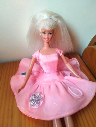 Muñeca Barbie Twirlin' Makeup