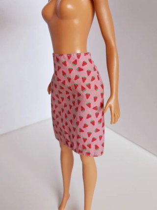 gonna con fragole Barbie 2001