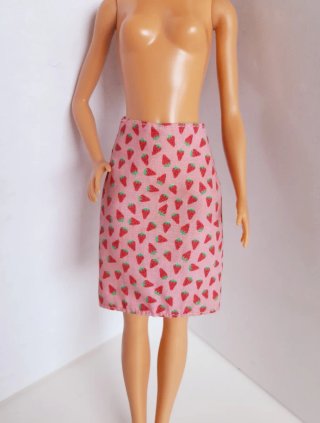 gonna con fragole Barbie 2001