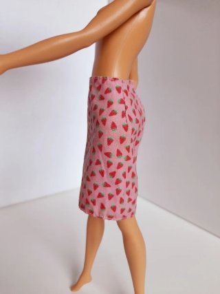 gonna con fragole Barbie 2001