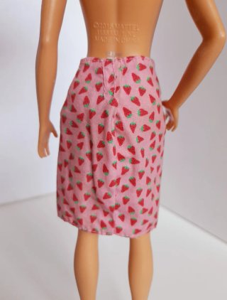 gonna con fragole Barbie 2001