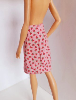 gonna con fragole Barbie 2001