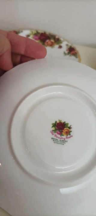 4 Platos de Postre Royal Albert Florales