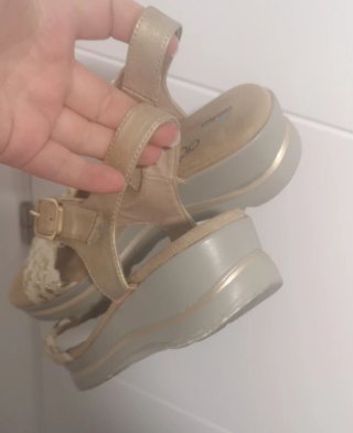 Sandalias doradas y blancas talla 39
