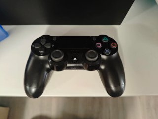 PS4 + Controller + FIFA 21