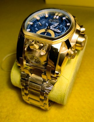 Reloj Invicta Bolt Zeus dorado