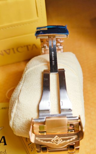 Reloj Invicta Bolt Zeus dorado