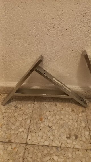Soportes para estantería metálicos