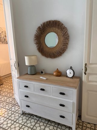 Dormitorio completo:cama mesita, banqueta y espejo