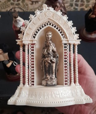 Lote 8 figuras religiosas antiguas