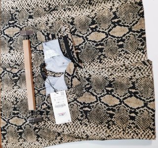 Pantalón Zara Talla S/36 Estampado Serpiente