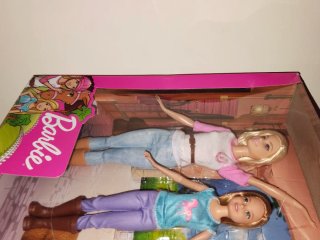Barbie con caballo y muñecas