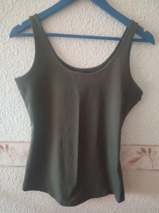 Camiseta sin mangas verde oliva