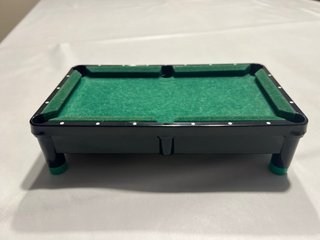 Mini mesa de billar con bolas y tacos