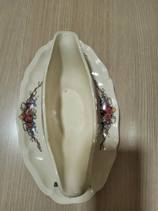 Salsera de porcelana con plato