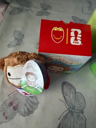 Peluche Squishmallows Benny FIFA McDonald's