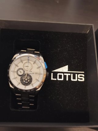 Reloj Lotus Plata y Blanco