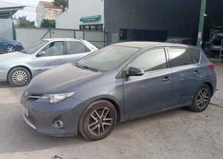 465140 guantera toyota auris active