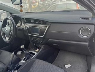 465140 guantera toyota auris active
