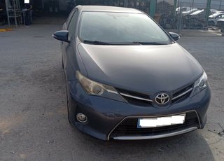 465140 guantera toyota auris active