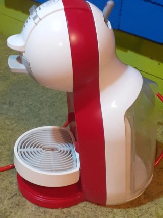 Cafetera Dolce Gusto Blanca y Roja
