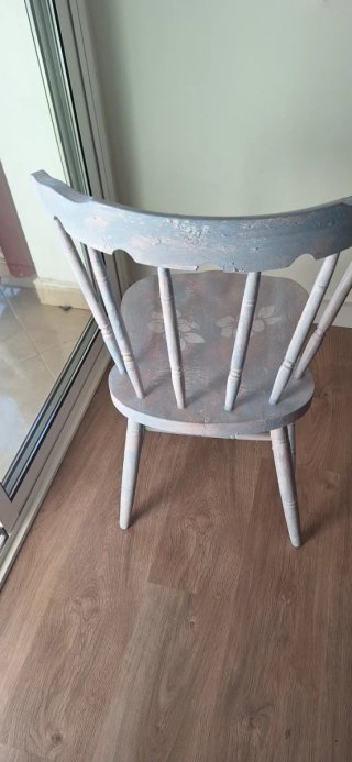 Silla vintage decorada