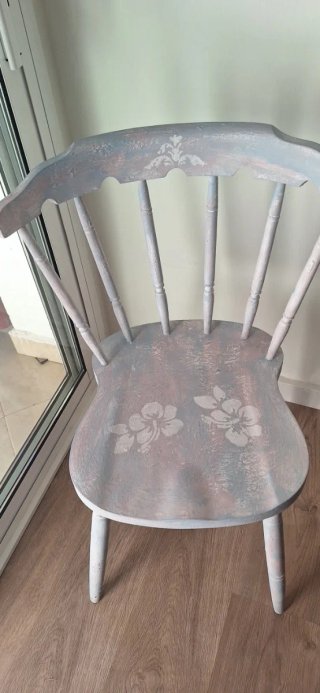 Silla vintage decorada