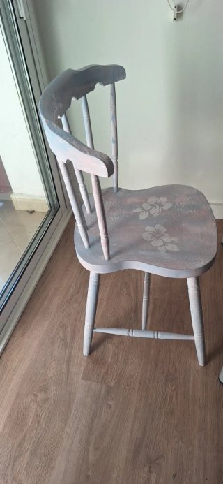 Silla vintage decorada