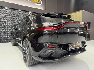 Aston Martin DBX 2021