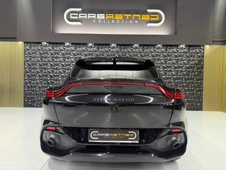 Aston Martin DBX 2021
