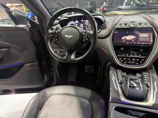 Aston Martin DBX 2021
