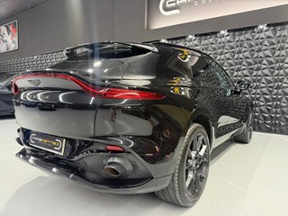 Aston Martin DBX 2021