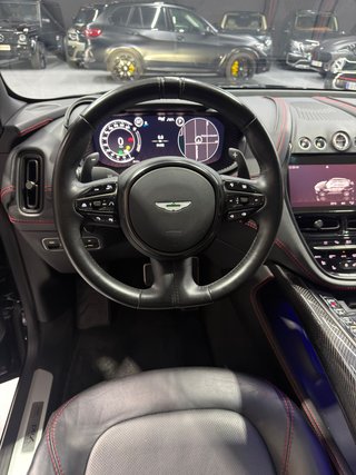 Aston Martin DBX 2021
