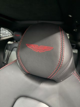 Aston Martin DBX 2021