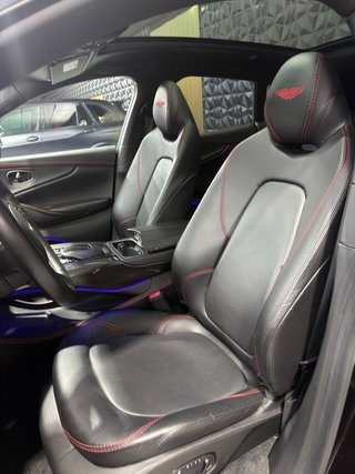 Aston Martin DBX 2021