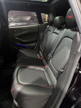 Aston Martin DBX 2021