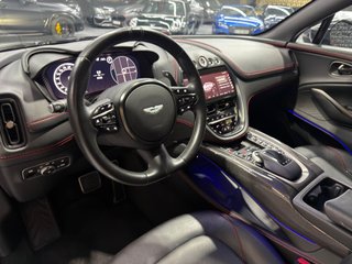 Aston Martin DBX 2021