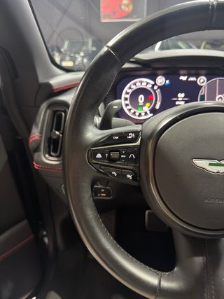 Aston Martin DBX 2021