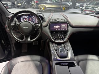 Aston Martin DBX 2021