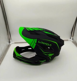 Casco Lixada para niñ@s Negro y Verde desmontable.