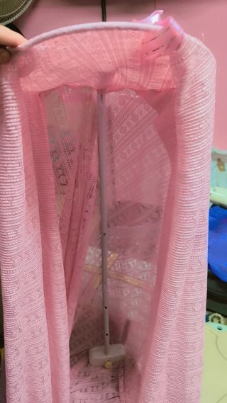 Dosel y mosquitera para cuna rosa
