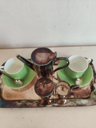 Mini juego de  café,  bandeja, tazas y azucarero
