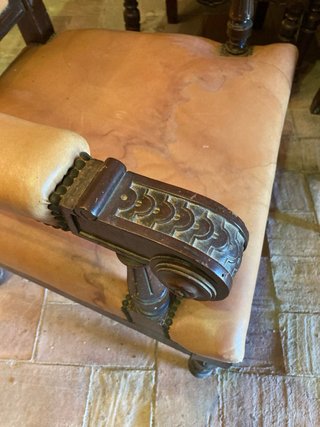Conjunto de 7 sillas y 2 sillones de madera y piel