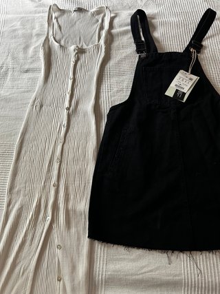 Vestido blanco y peto negro